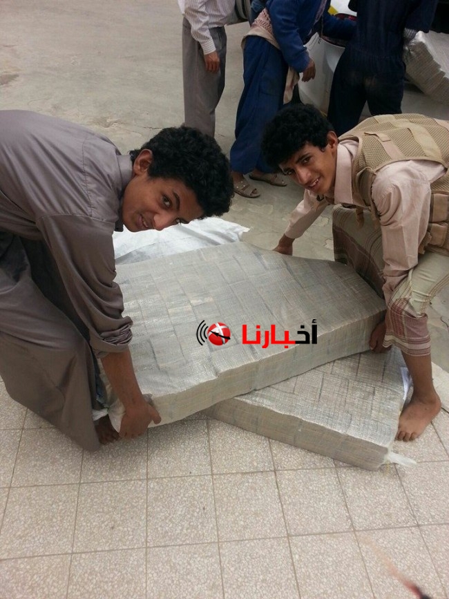 اخر اخبار اليمن اليوم 7-9-2015 مكافأة المالية من الحوثيون لمرتكب مجزرة جنود الإمارات