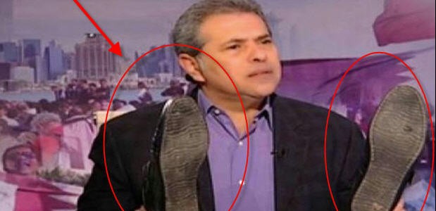 ضرب توفيق عكاشة بالجزمة