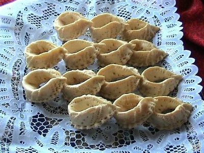 طريقة عمل كعب الغزال بالعجوه