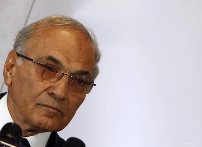 رفع احمد شفيق من قوائم الترقب