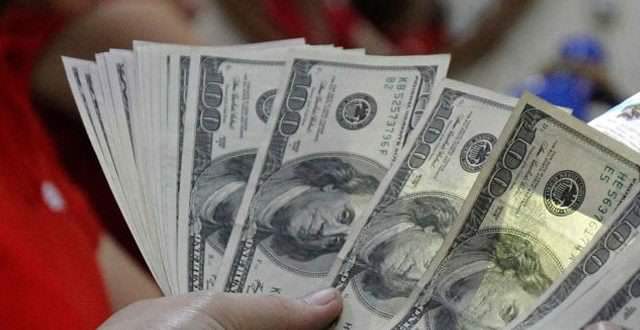 تراجع سعر الدولار في البنوك وشركات الصرافة
