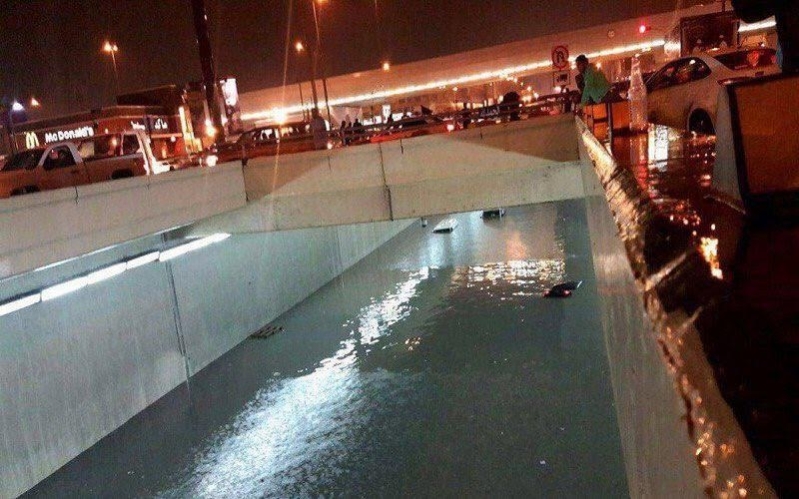 أمطار الدمام وغرق نفق الملك فهد